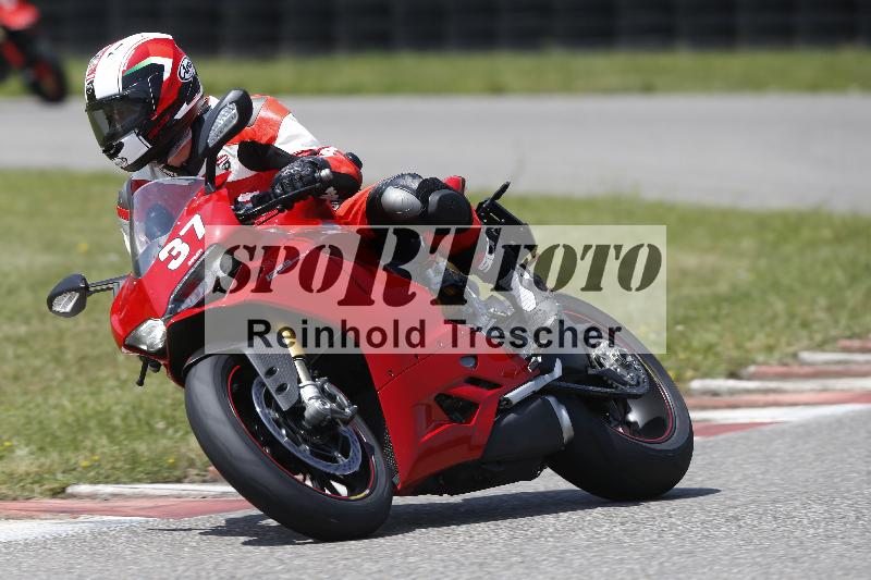Archiv-2025/27 12.06.2025 Ducati Schweiz Trackday Warmup  ADR/gruen-vert/37